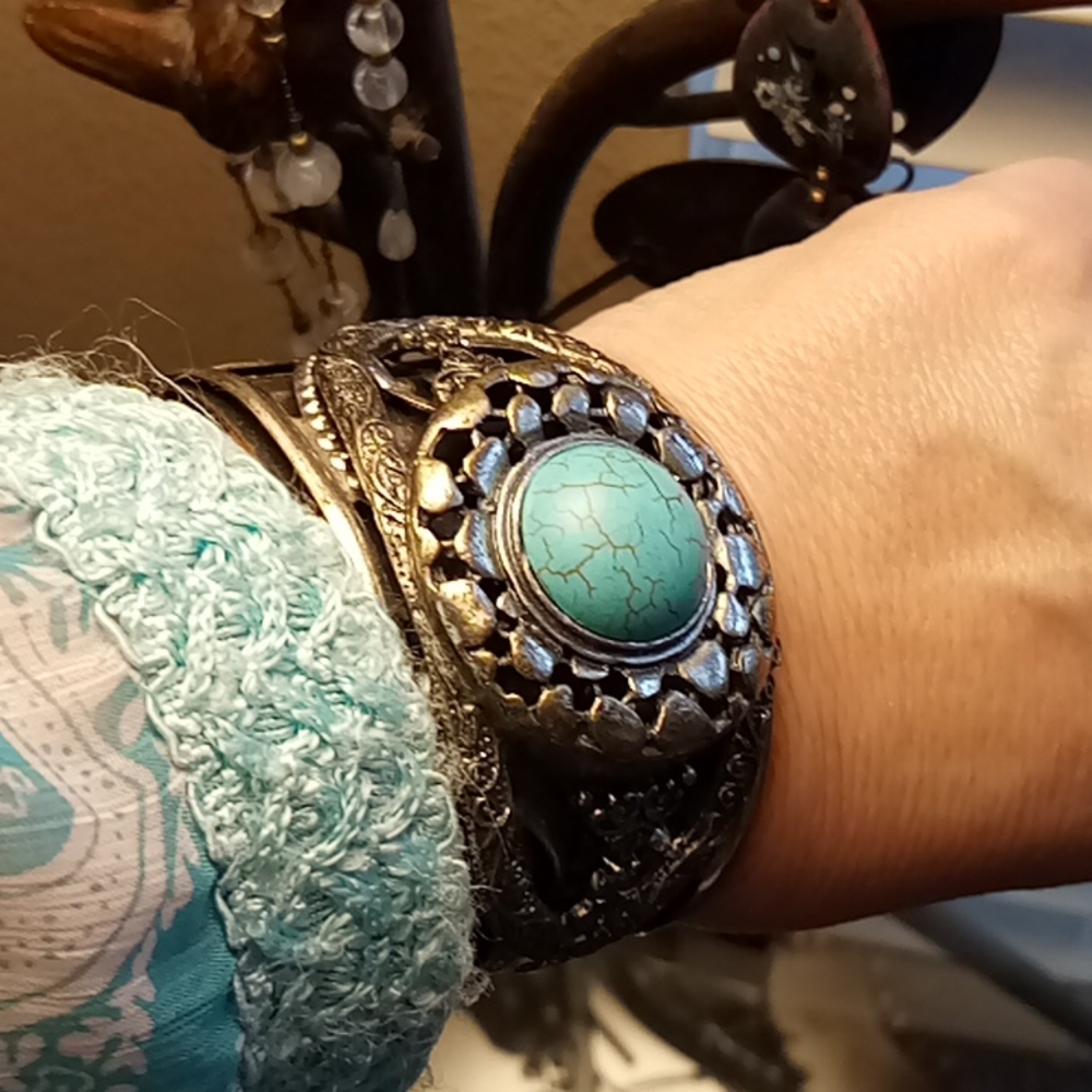 Howlite/Torqoiise bracelet from Mexico